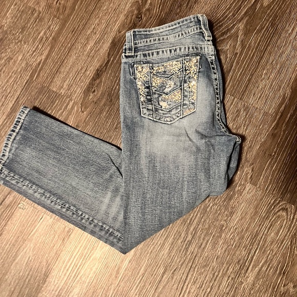 Miss Me Blue Cropped Jeans with Vintage Distress - Picture 6 of 10
